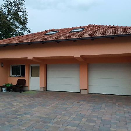 A&T Apartment Zapresic Exterior photo