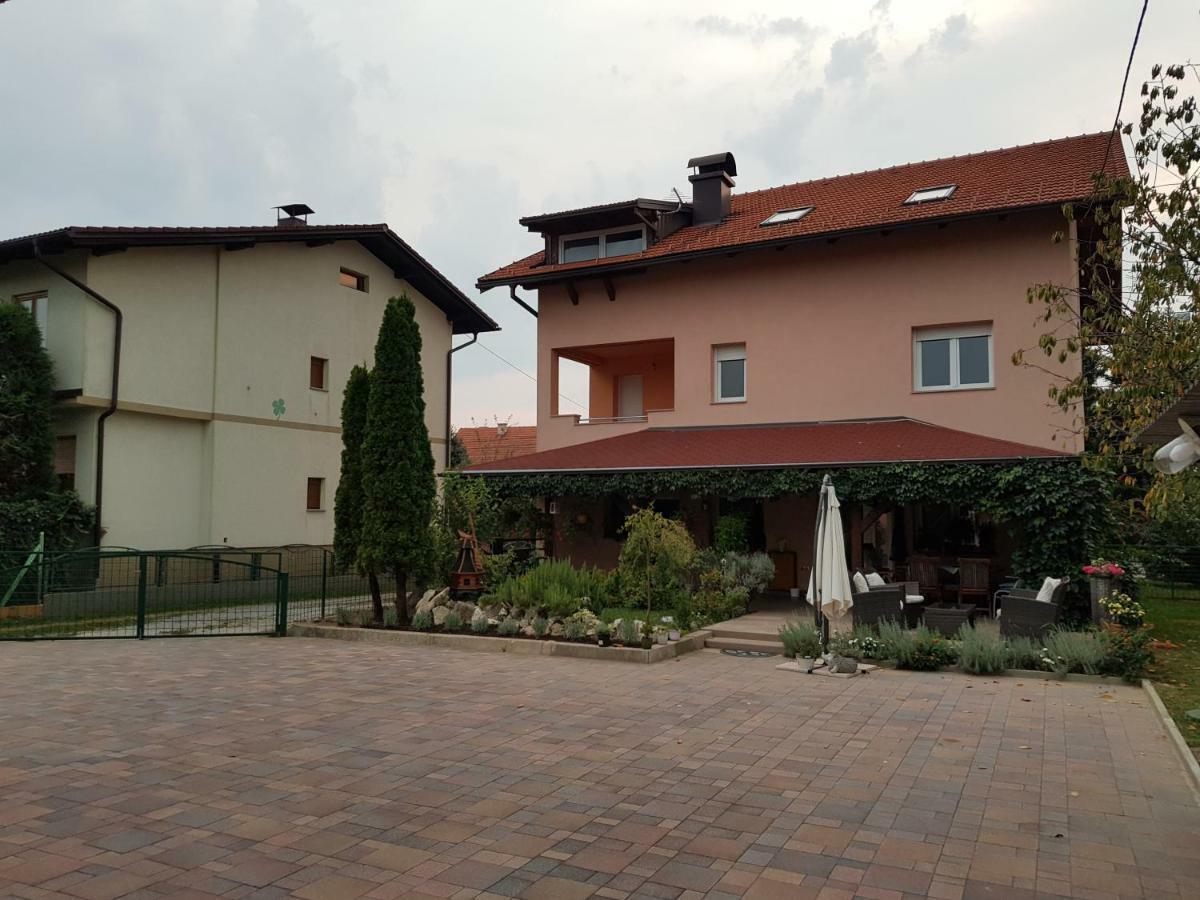 A&T Apartment Zapresic Exterior photo