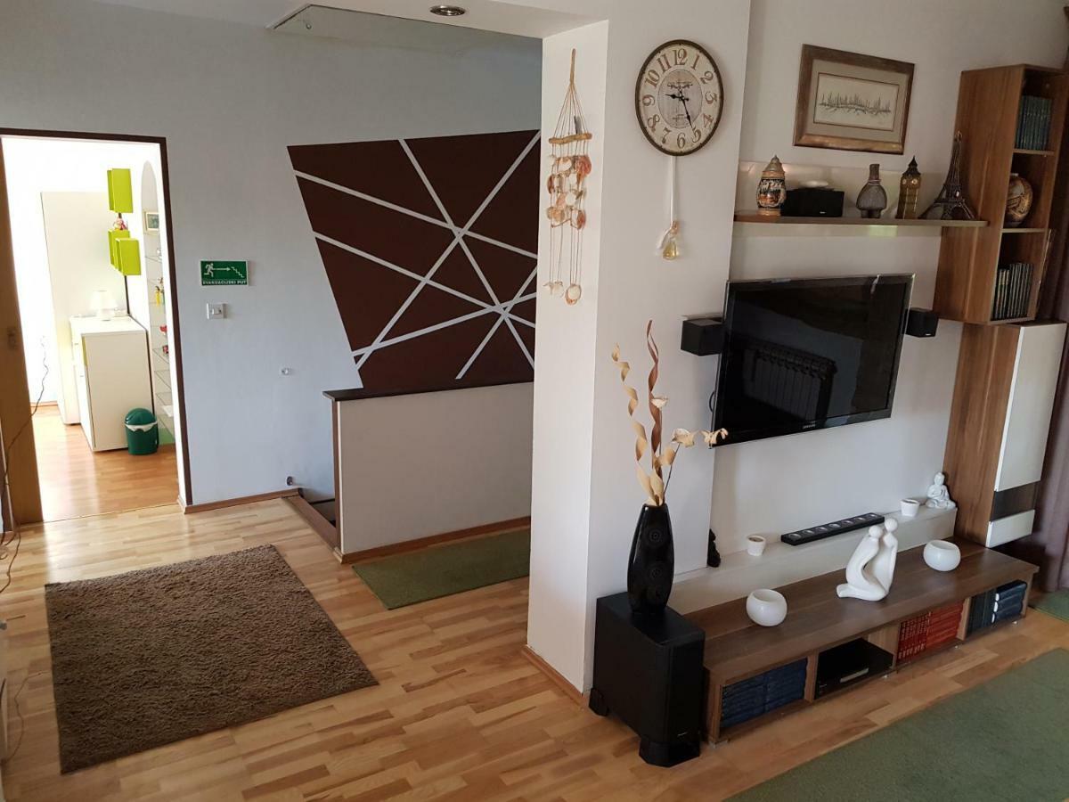 A&T Apartment Zapresic Exterior photo