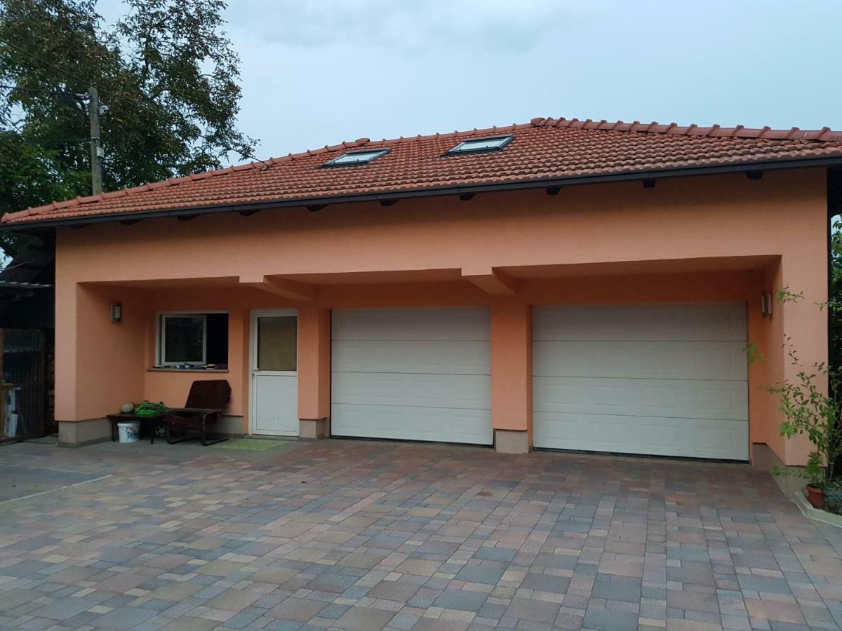 A&T Apartment Zapresic Exterior photo
