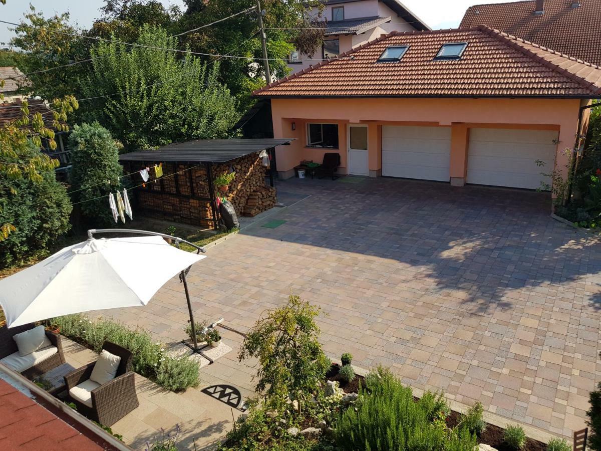 A&T Apartment Zapresic Exterior photo